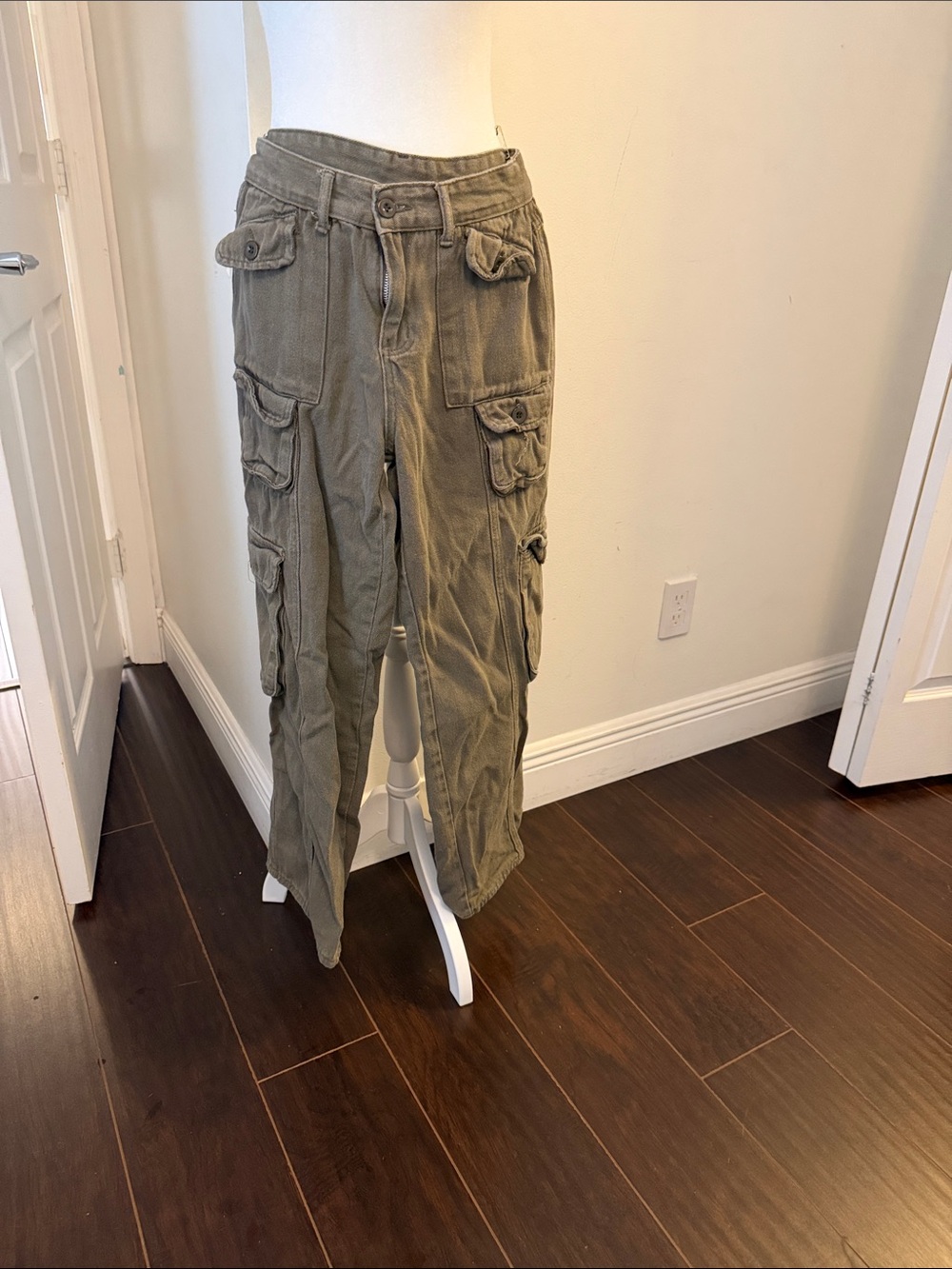 Men's Olive Green Cargo Pants - Classic Utility Style